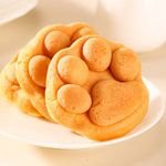 Wholesale Bear Claw Shape Soft Cake Original Flavor Egg Pastry Butter Cake Healthy Snacks Dessert for Breakfast